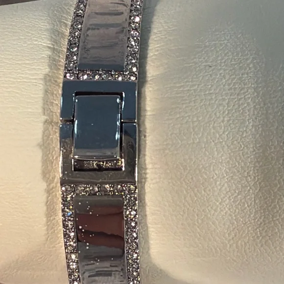 Kate Spade Silver Tone Crystal Spade Bangle Bracelet Hinged Cuff - Picture 3 of 4